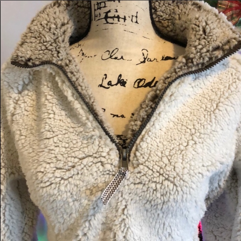 ALMOST SOLD OUT! NWT Cozy Sherpa Fleece Pullover - Picture 2 of 4